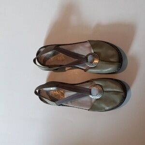 RIEKER ANTISTRESS closed-toe leather comfort sandal.Pale green, metal accent 8